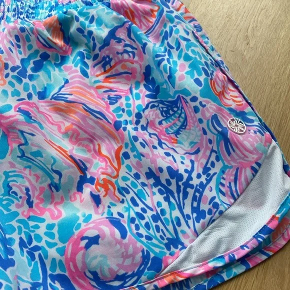Lilly Pulitzer Luxletic Shorts. Small: - Picture 3 of 5